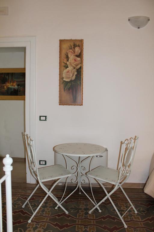 La Casa Bianca Hotel Monopoli Bagian luar foto