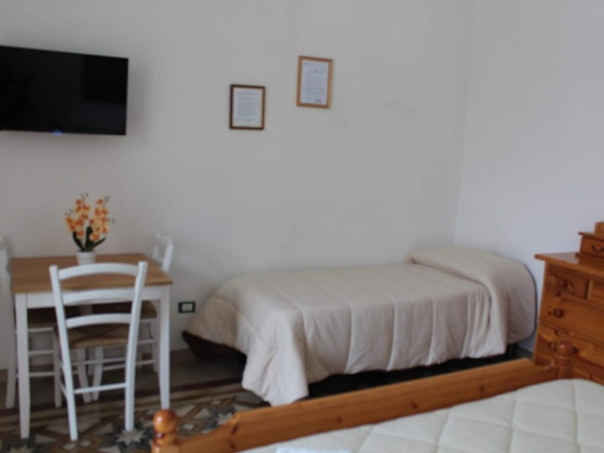 La Casa Bianca Hotel Monopoli Bagian luar foto