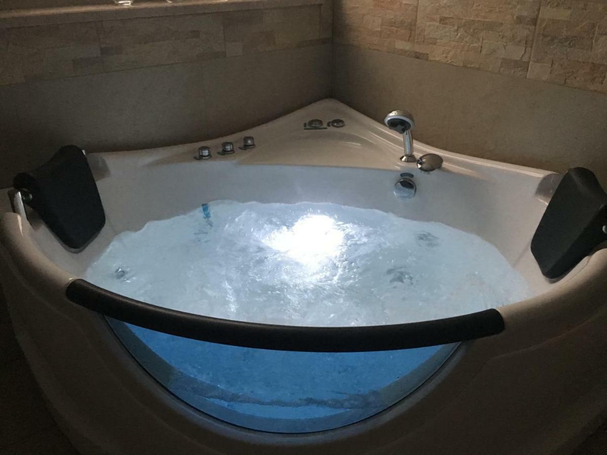 La Casa Bianca Hotel Monopoli Bagian luar foto