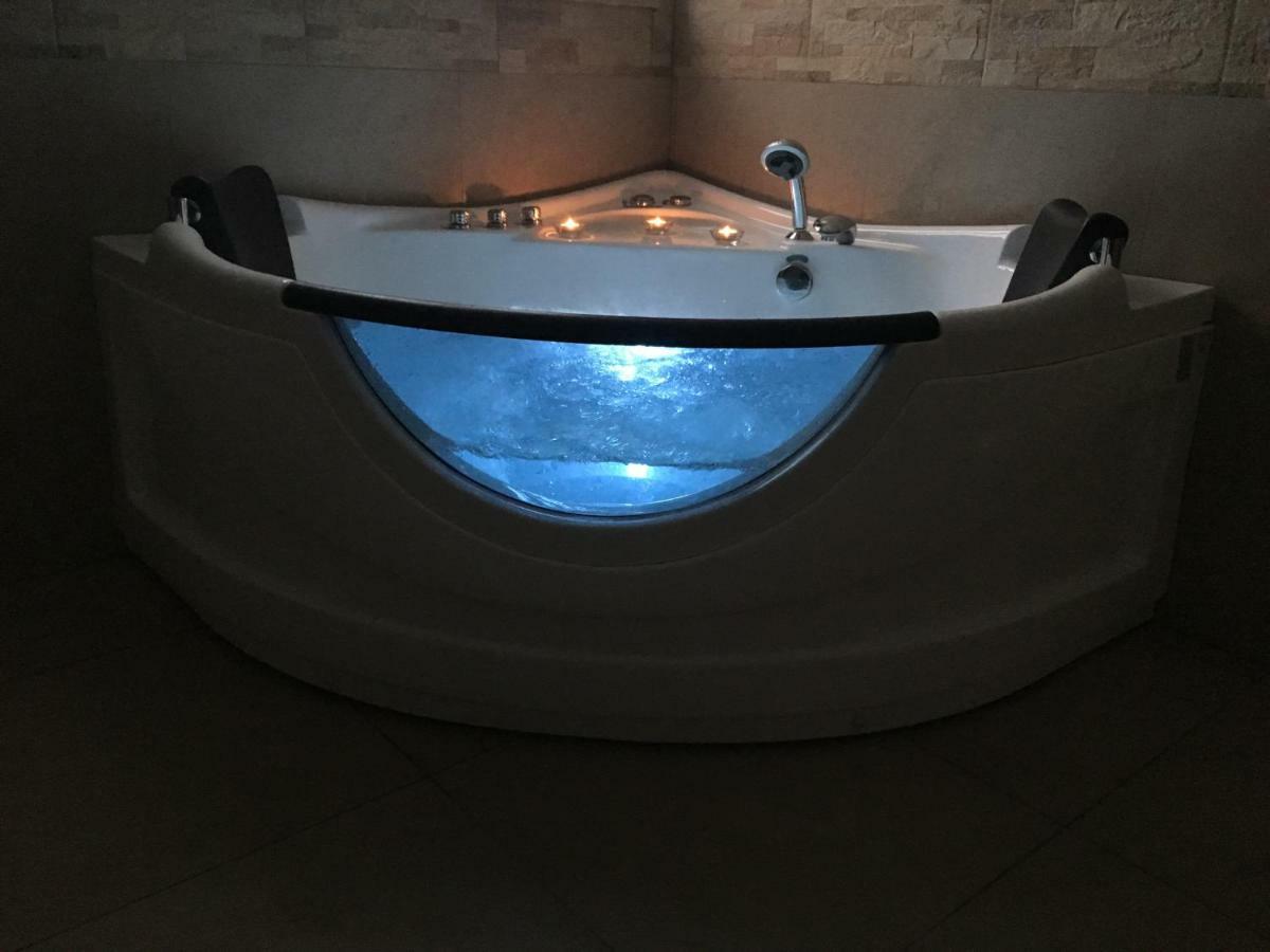La Casa Bianca Hotel Monopoli Bagian luar foto